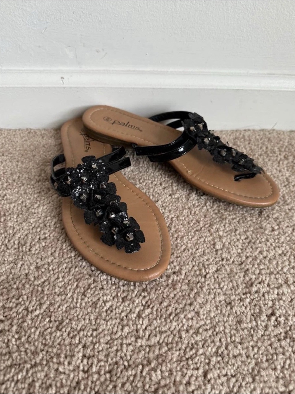 Palms Women’s 8/M Black Floral Embellished Thong T-Strap Sandals